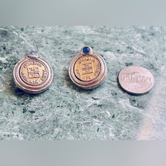 GIVENCHY  Paris New York Vintage 80s Coin Medallion earrings - Picture 5 of 8